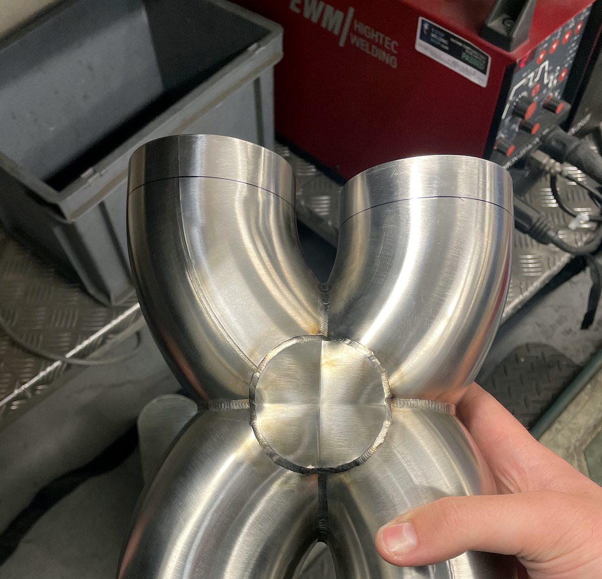 Four-into-one stainless X-merge collector held in hand